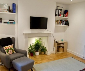 Trendy 1 Bed Flat Sleeping 4 in Charming Fulham