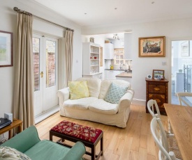 Charming 2BR flat with patio in Hammersmith