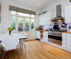 Veeve - Three Bed House on Stapleton Road - Wandsworth