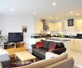 Wonderful, Bright Greenwich Apartment Sleeps 7 !