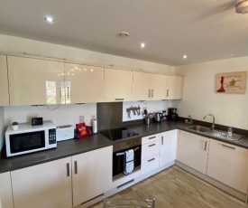 Woking Stylish and Modern 2 bedroom Apartment