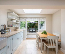 Delightful 2 Bed House in Stylish Fulham