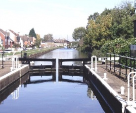 Enfield Lock Business stay house