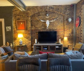 Hoxton well-presented 2 bed 1 bath flat