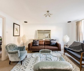 Idyllic mews apartment in fantastic location!