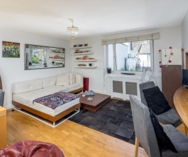 Lovely apt for 3, 15 min from Portobello market