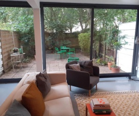 Lovely Central London Apt. with Garden and 3 bedrooms