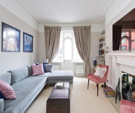 Luxurious 2-Bed Apt, 5 mins from Buckingham Palace