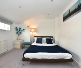 Luxury 3 Bedroom House by Victoria Station