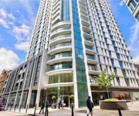 LUXURY SKY-HIGH MODERN APARTMENT IN CITY CENTRE!